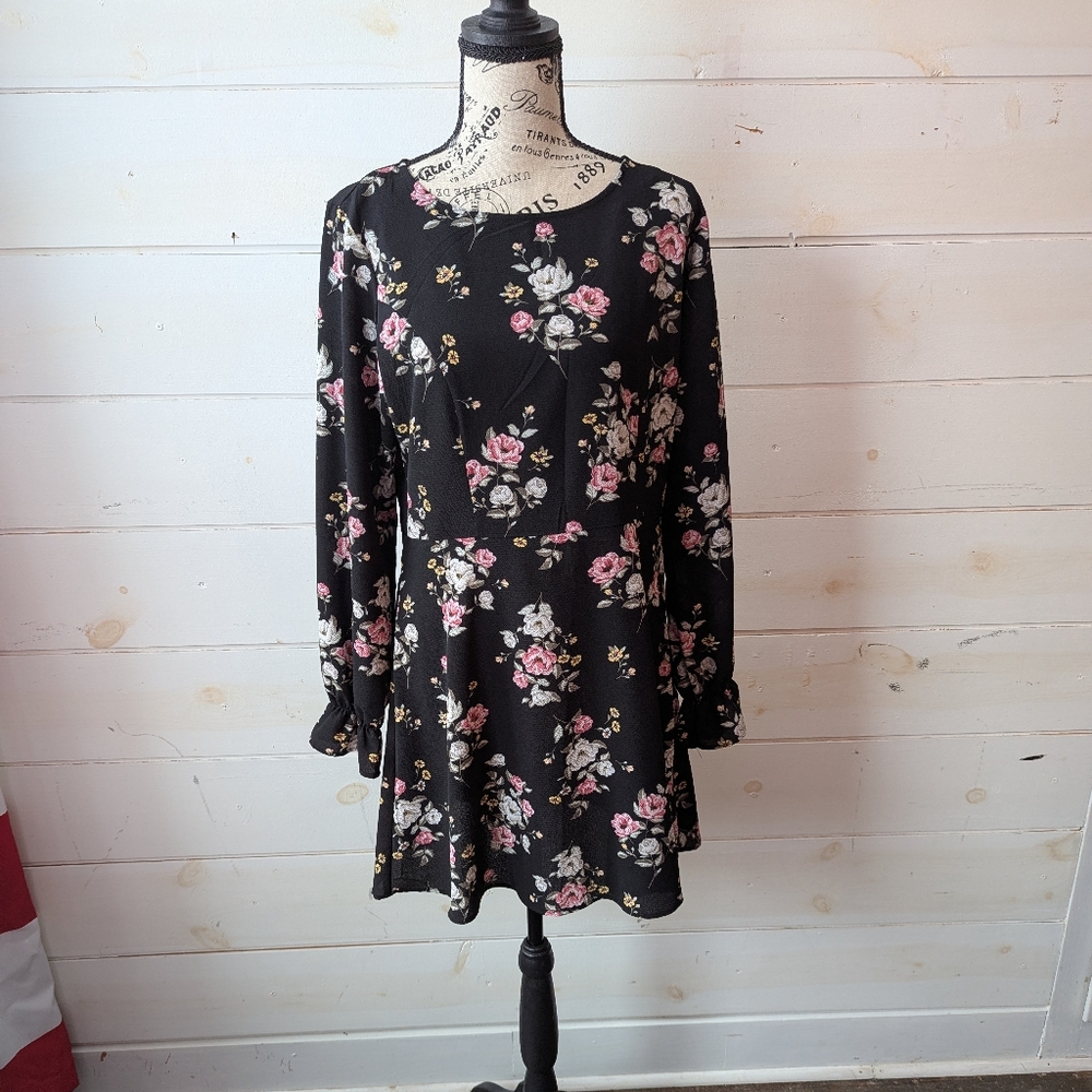 H&M Divided dress women’s 10 black floral long sleeve skater casual